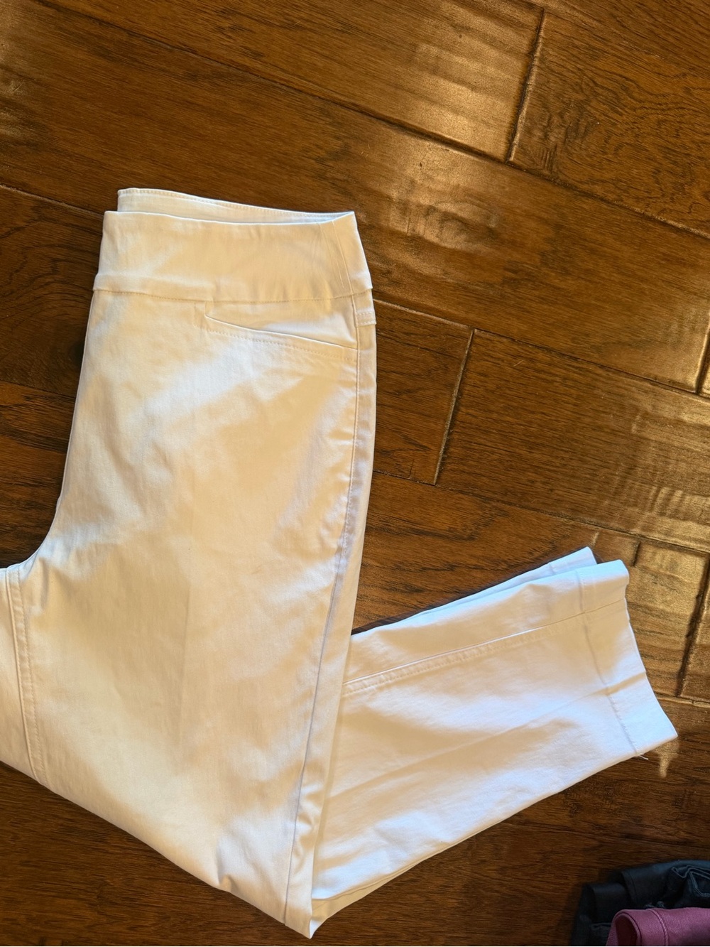 Lulu-B Women's White Cropped Ankle Pants